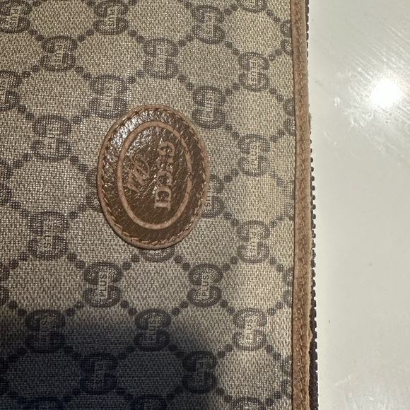 Authentic Gucci Brown Monogram clutch Bag - Picture 4 of 7